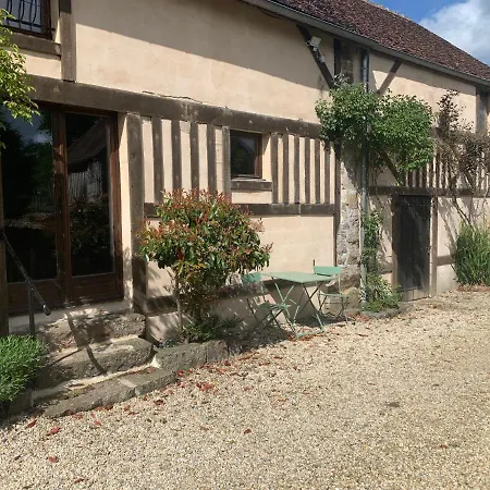 Le Bas Chesnay D'hotes En Poiraie Bed & Breakfast