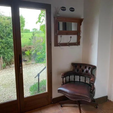 Bed & Breakfast Le Bas Chesnay D'hotes En Poiraie 3*