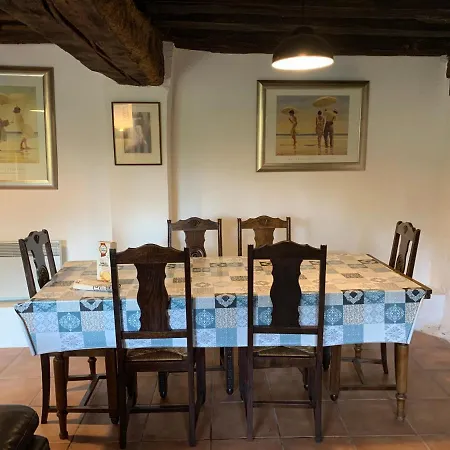 Le Bas Chesnay D'hotes En Poiraie Bed & Breakfast 3*