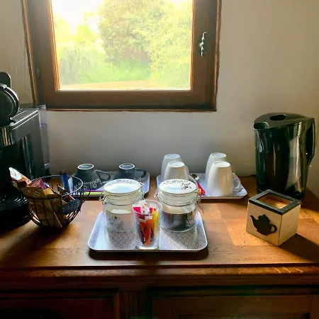 Le Bas Chesnay D'hotes En Poiraie Bed & Breakfast 3*